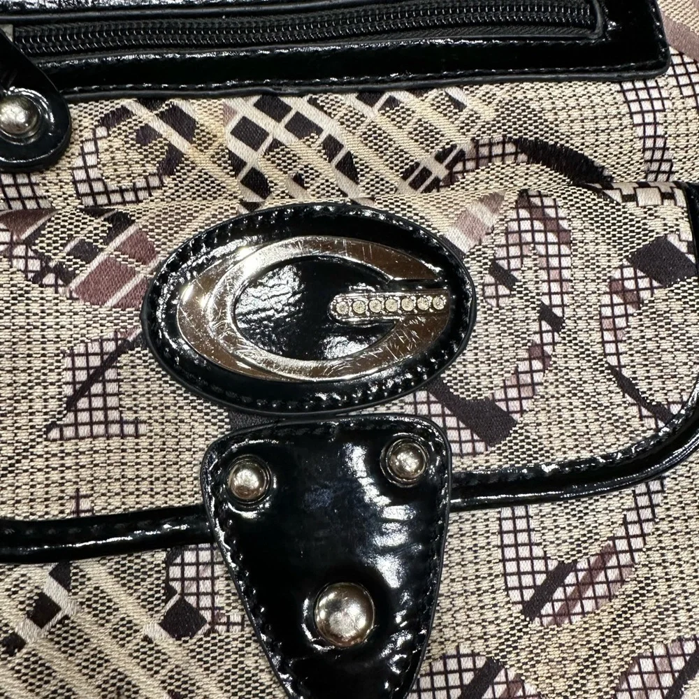 Guess cross body purse purple/white/cream black and silver accents - Picture 6 of 14